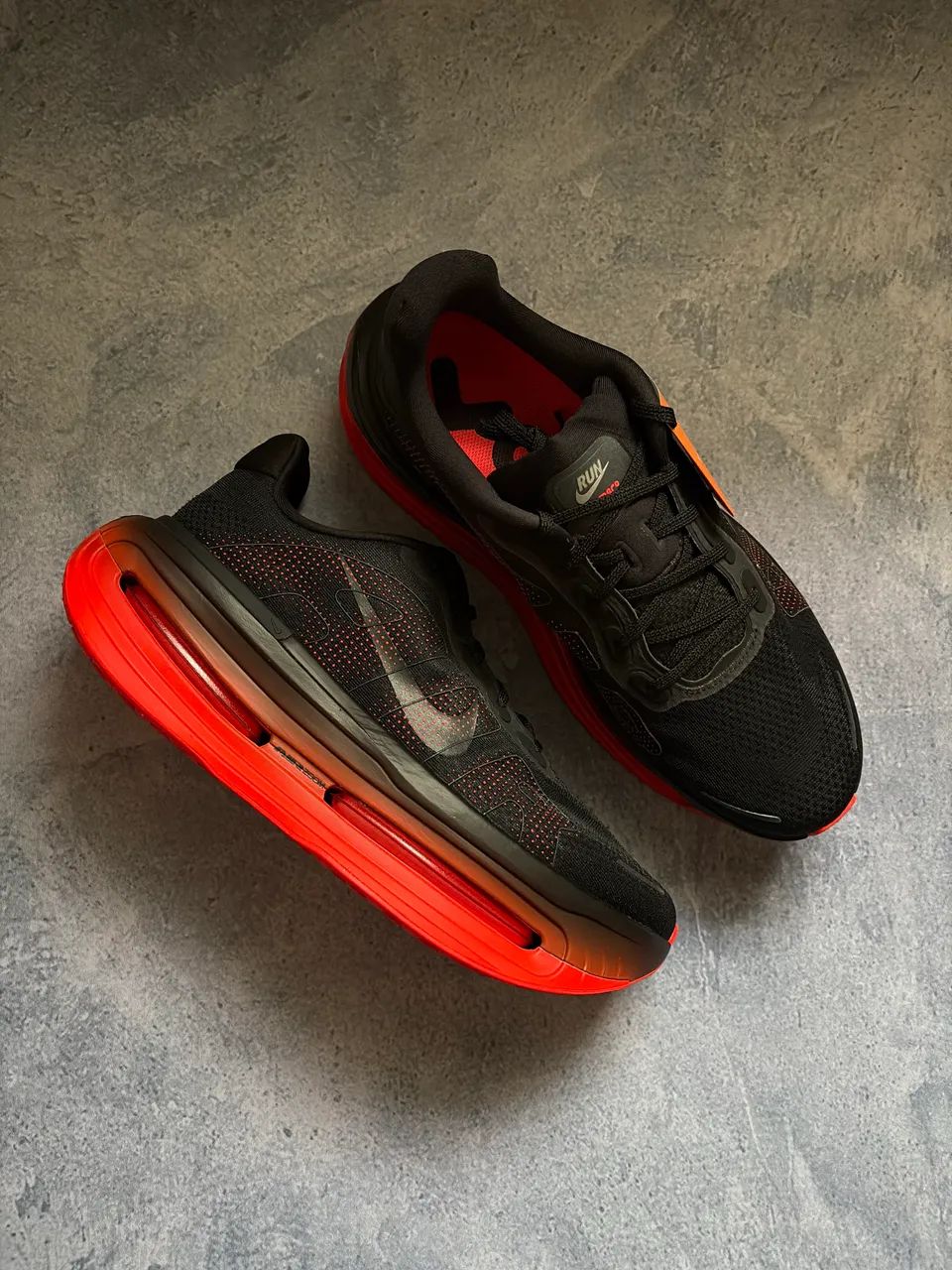 Nike Vomero Premium "Black Bright Crimson" - 41 e 42