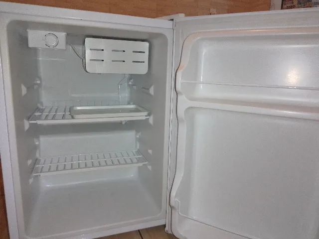 GELADEIRA BRASTEMP 375L +FRIGOBAR PHILCO 67L + FOGÃO ESMALTEC 4 BOCAS+SOFÁ 2 LUGARES - Foto 2