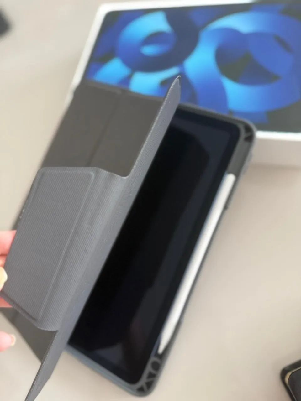 IPAD AIR 5 GERAÇÃO - 256GB AZUL + APPLE PENCIL - Foto 2