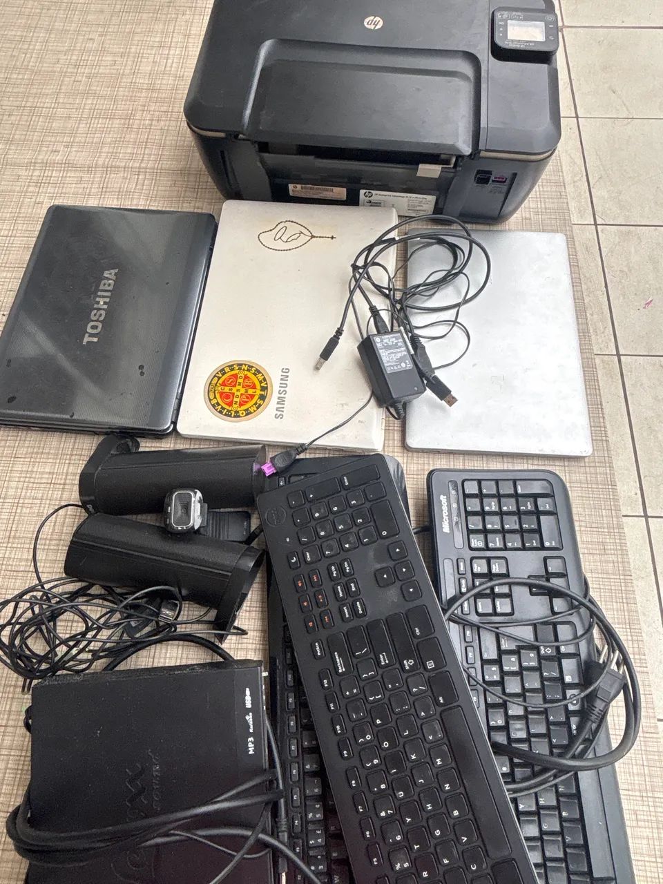 Impressora HO + 3 notebooks + 3 teclados  + caixinha de som