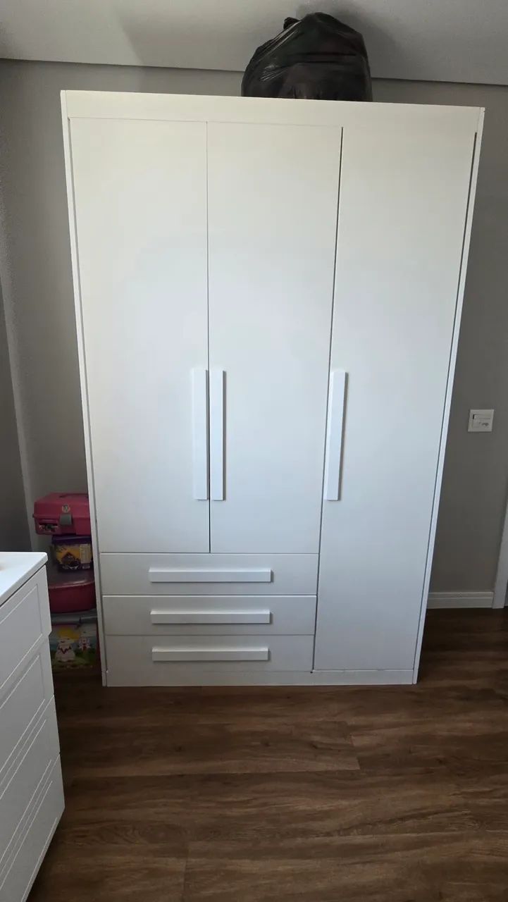 Guarda roupas e cômoda