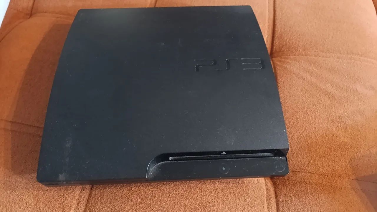 PS3 Slim modelo CECH-3001A desbloqueado com 4 joysticks - Foto 3