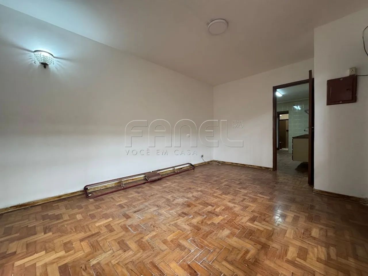 Casa térrea com 3 quartos e 2 vagas | Jd. Colombo.