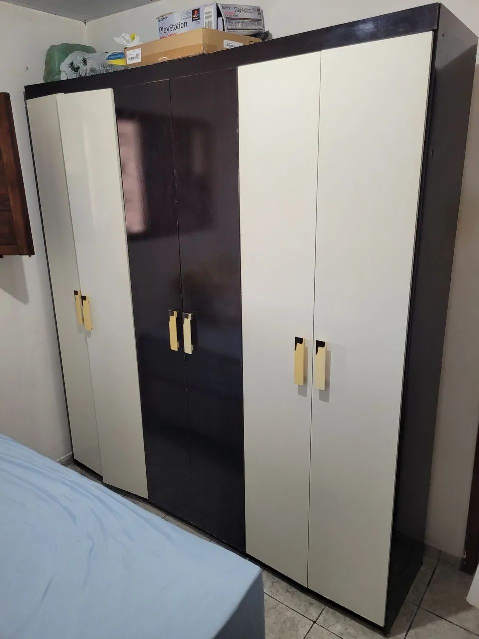 Guarda roupa 6 portas. 
