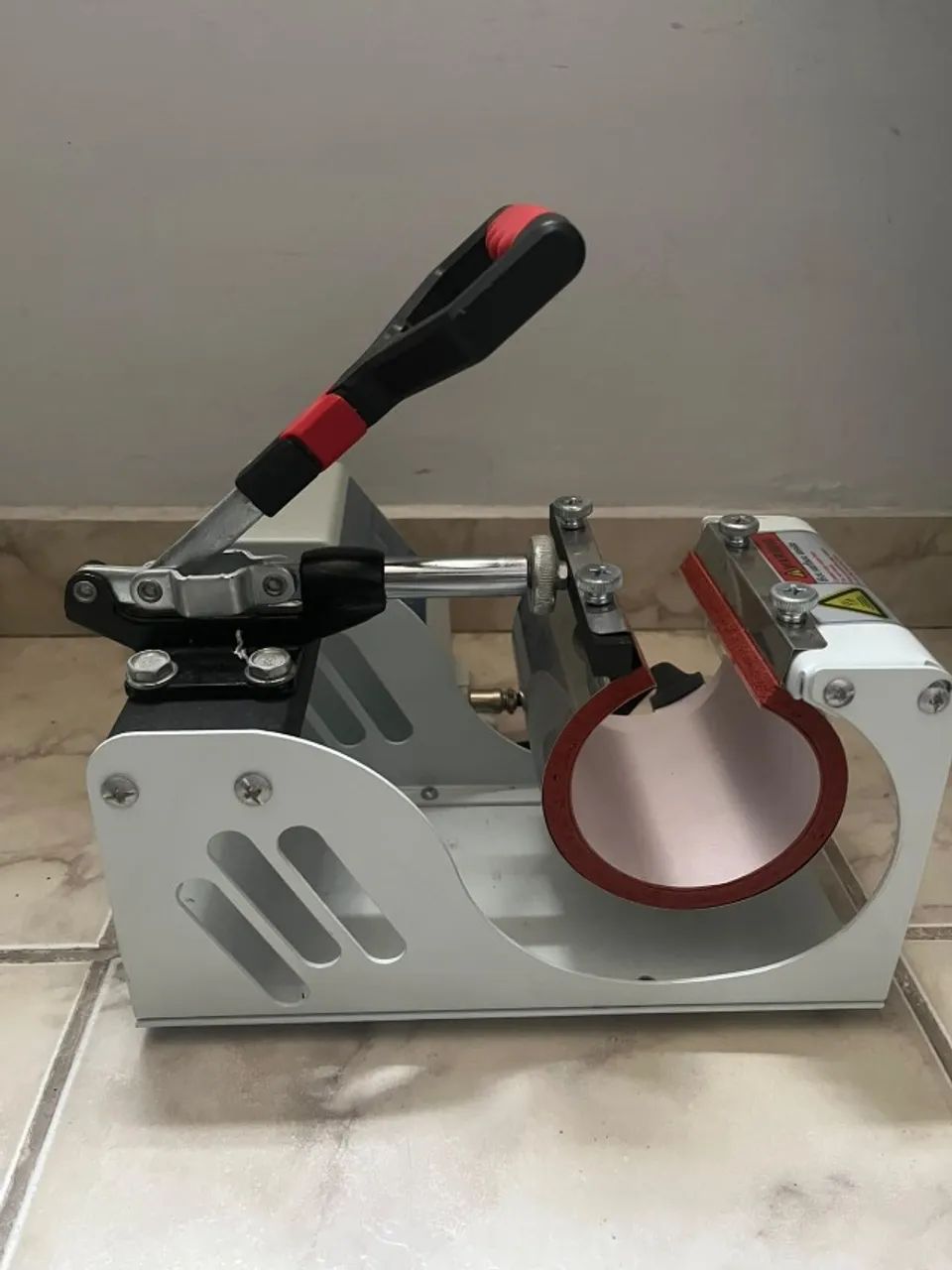 Prensa Térmica Sublimação Canecas, Squeezes e Copos 220V Digital - Foto 3