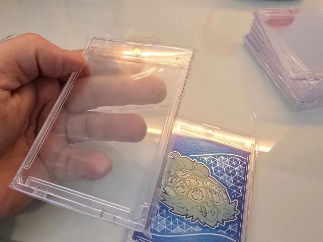10 Capas Acrílica SHIELD, protetor para figurinhas POKEMON, Tam: 6x9cm - Foto 2