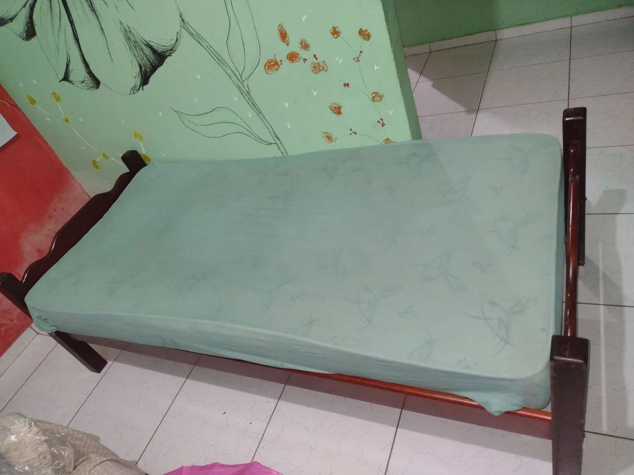 Cama de madeira e o colchão  - Foto 5