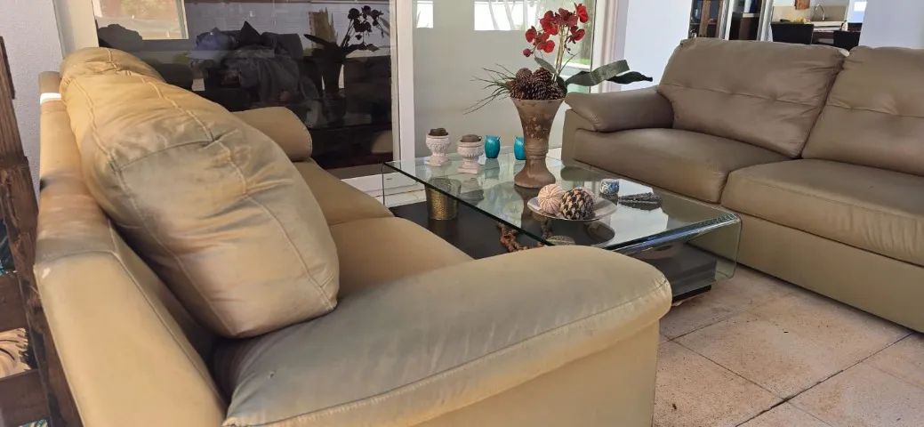 OPORTUNIDA-Conjunto Sofá Couro (2 peças) em Excelente estado - Foto 2