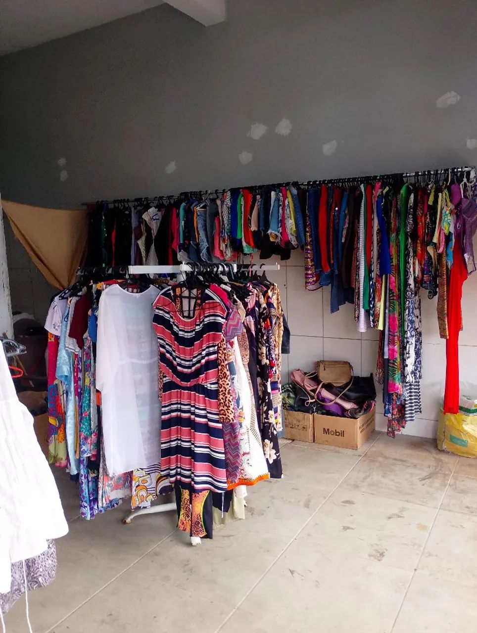 Bazar 3 reais a peça de roupa  - Foto 2