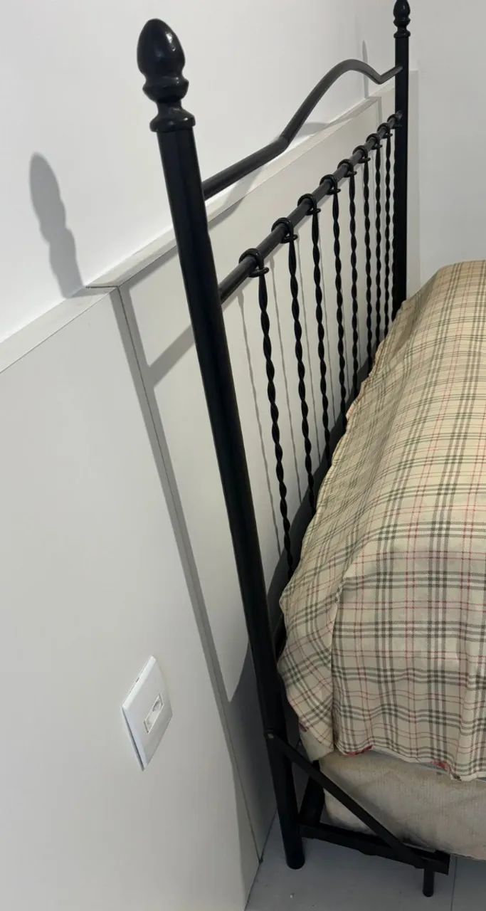 Cabeceira de Cama Queen em Metal - Estilo Clássico - Foto 2