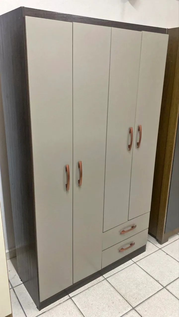Guarda roupa semi novo 
