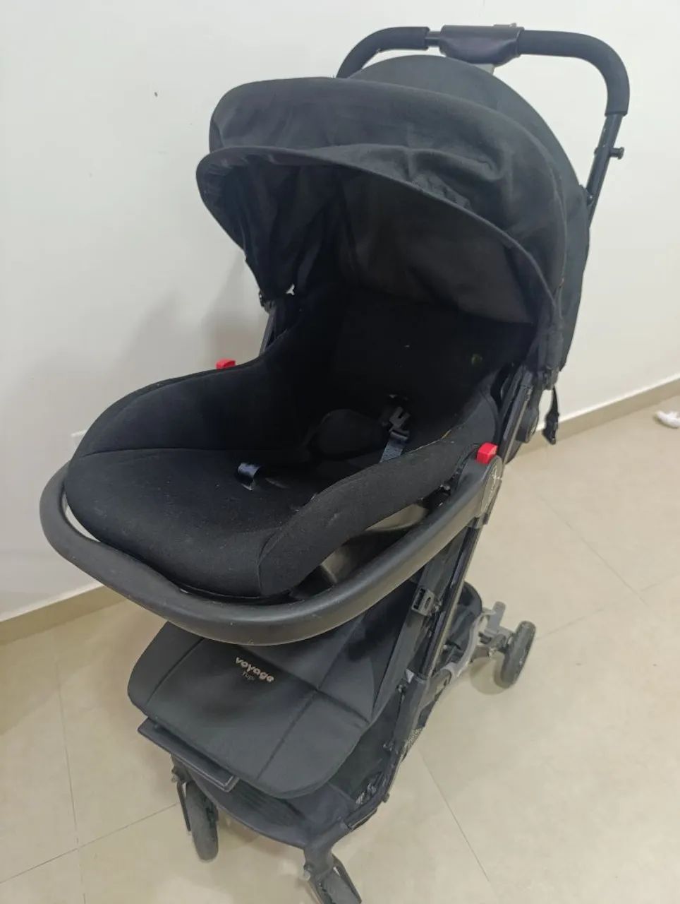 Carrinho de bebê, estilo mala. Acompanha bebê conforto. - Foto 4