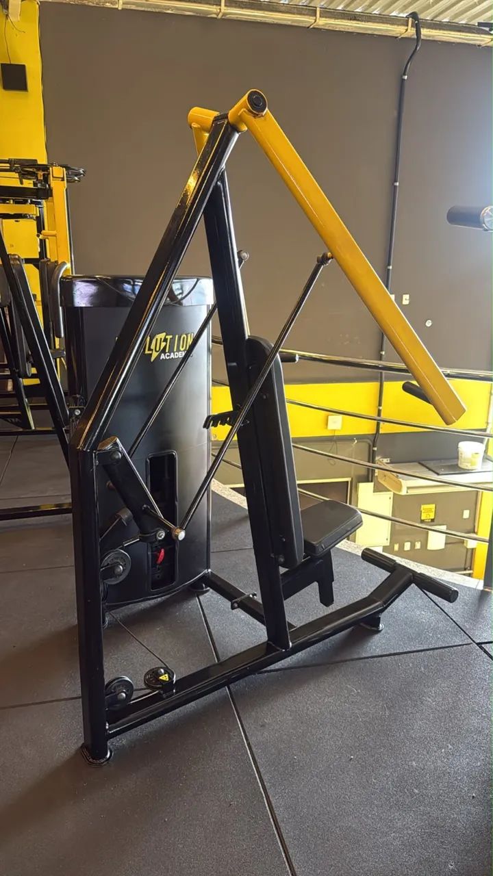 Vendo equipamentos de academia semi novos