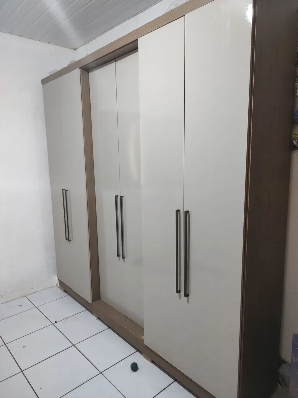 Excelente guarda roupa 6 porta e 4 gavetas - Foto 3