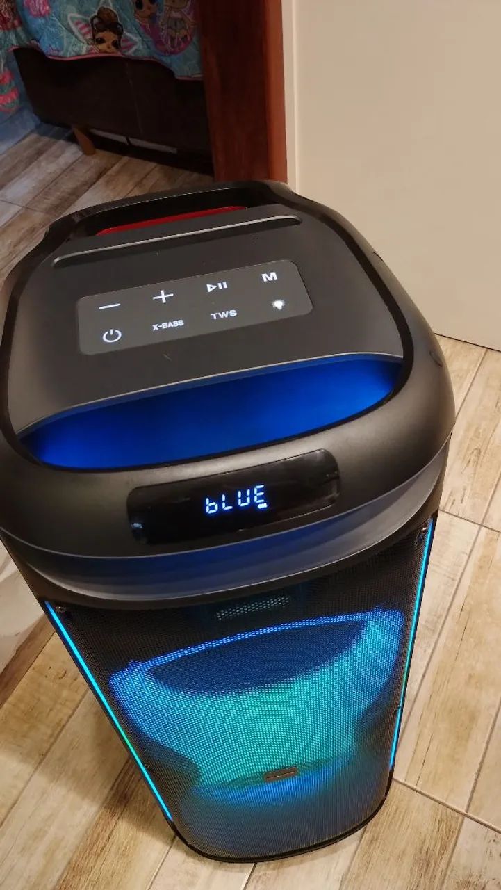 Caixa de som com microfone 