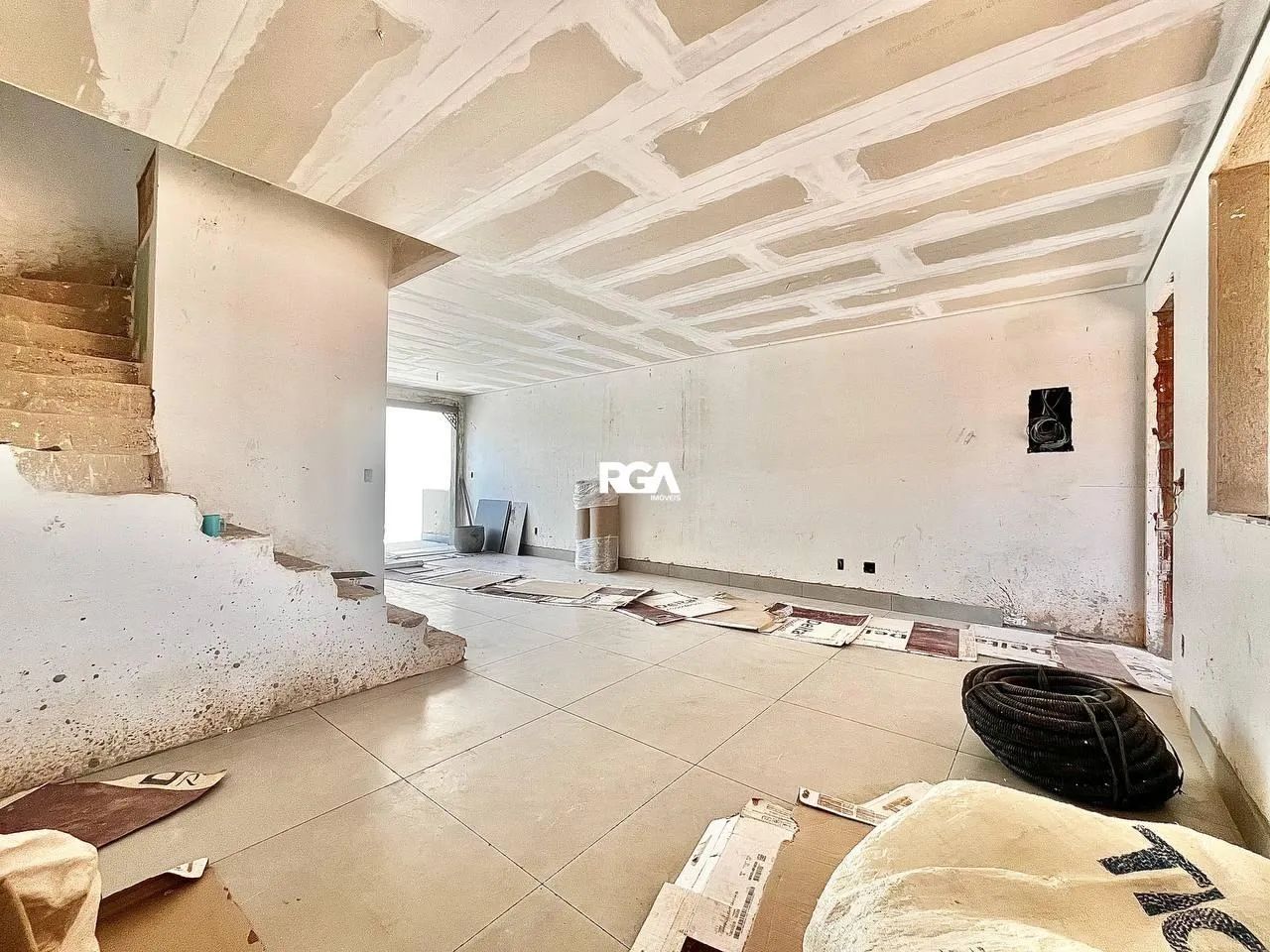 Casa Geminada 4 Quartos (1 Suíte com Closet)  156m² Construídos  252m² de Área Total  3 Va - Foto 3