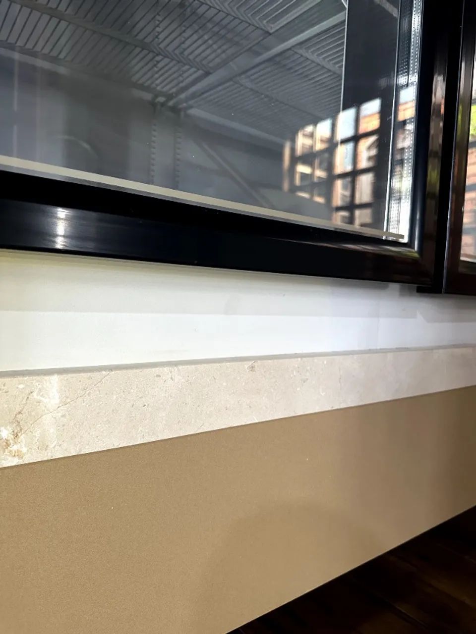 Refrigerador Expositor 2 Portas 220V OºC com acabamento MDF e LED.  - Foto 3