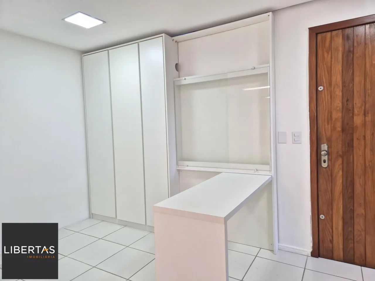 Sala com 6 divisórias e 2 vagas - Foto 4