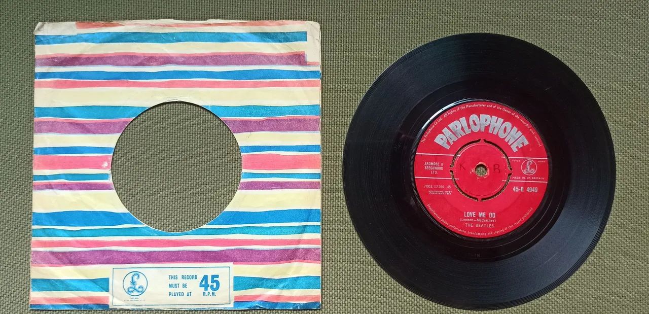 Compacto vinil Beatles inglês  "Love me do" (1st press)