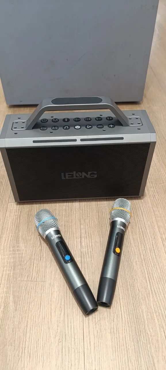 Caixa de som com 2 microfones