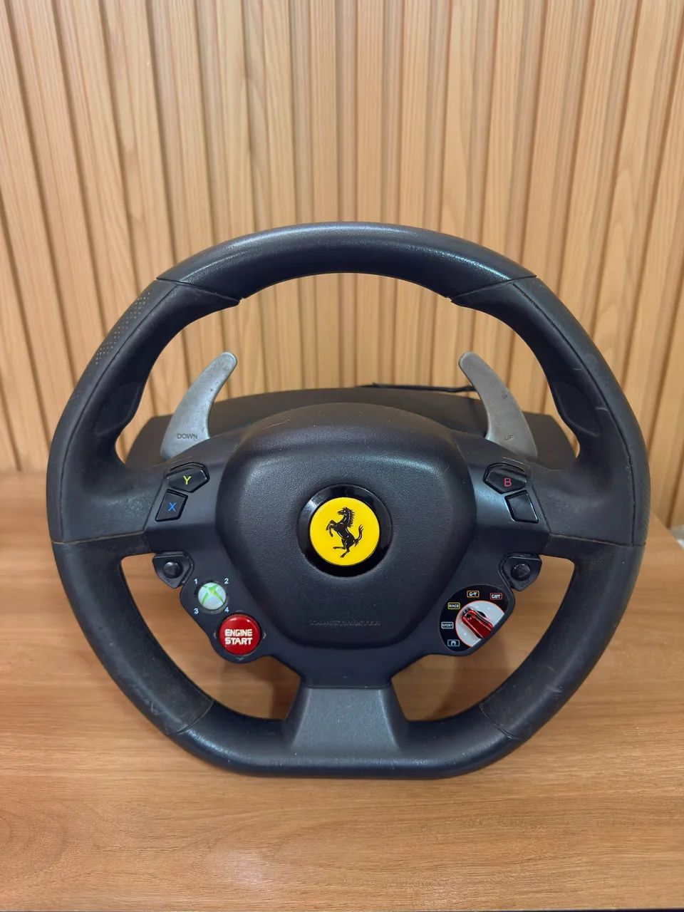 Volante Ferrari 458 Thrustmaster Xbox 360 com Pedais + Controle Grátis