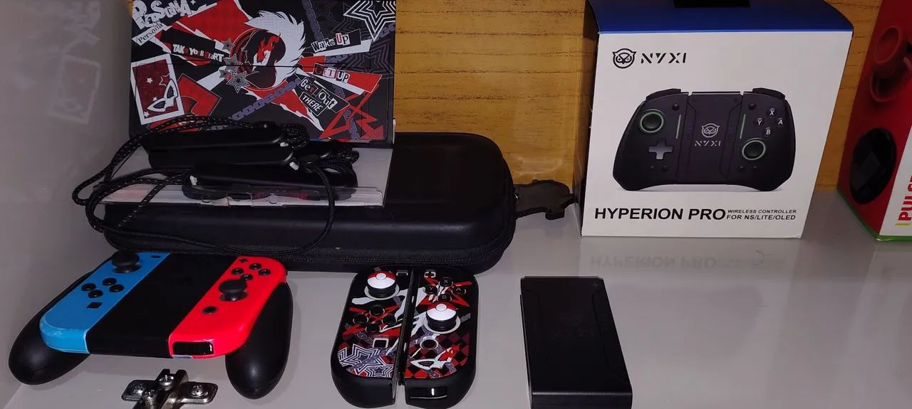 Nintendo Switch OLED + 6 Controles (3 Pares) + 32 jogos digitais. Completo e Conservado.