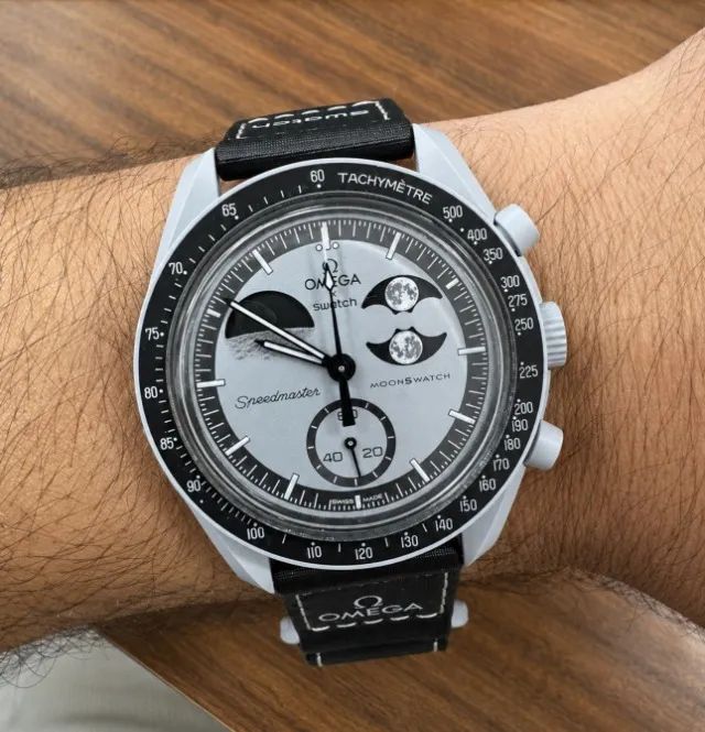 Relógio o OMEGA MoonSwatch Eartphase 2026