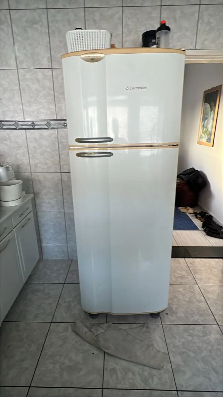 Vendo geladeira Eletrolux 