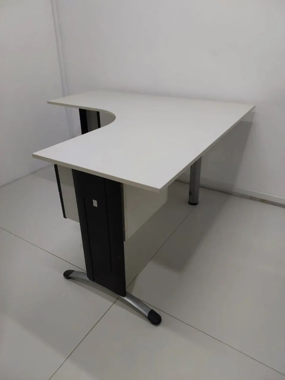 Mesa de escritório em L - Foto 4