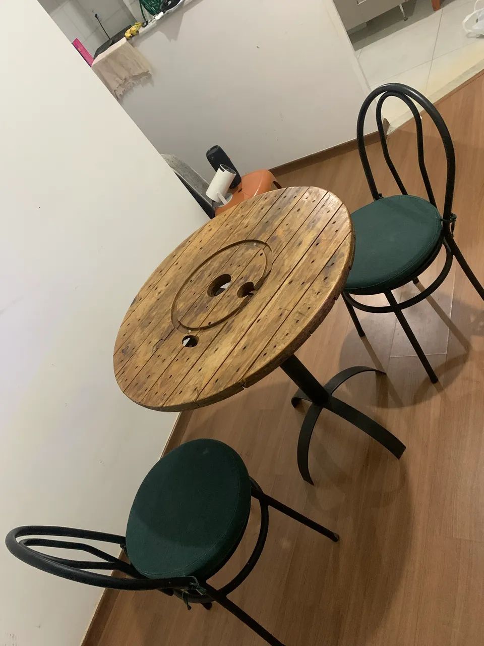 Mesa com duas cadeiras  - Foto 5