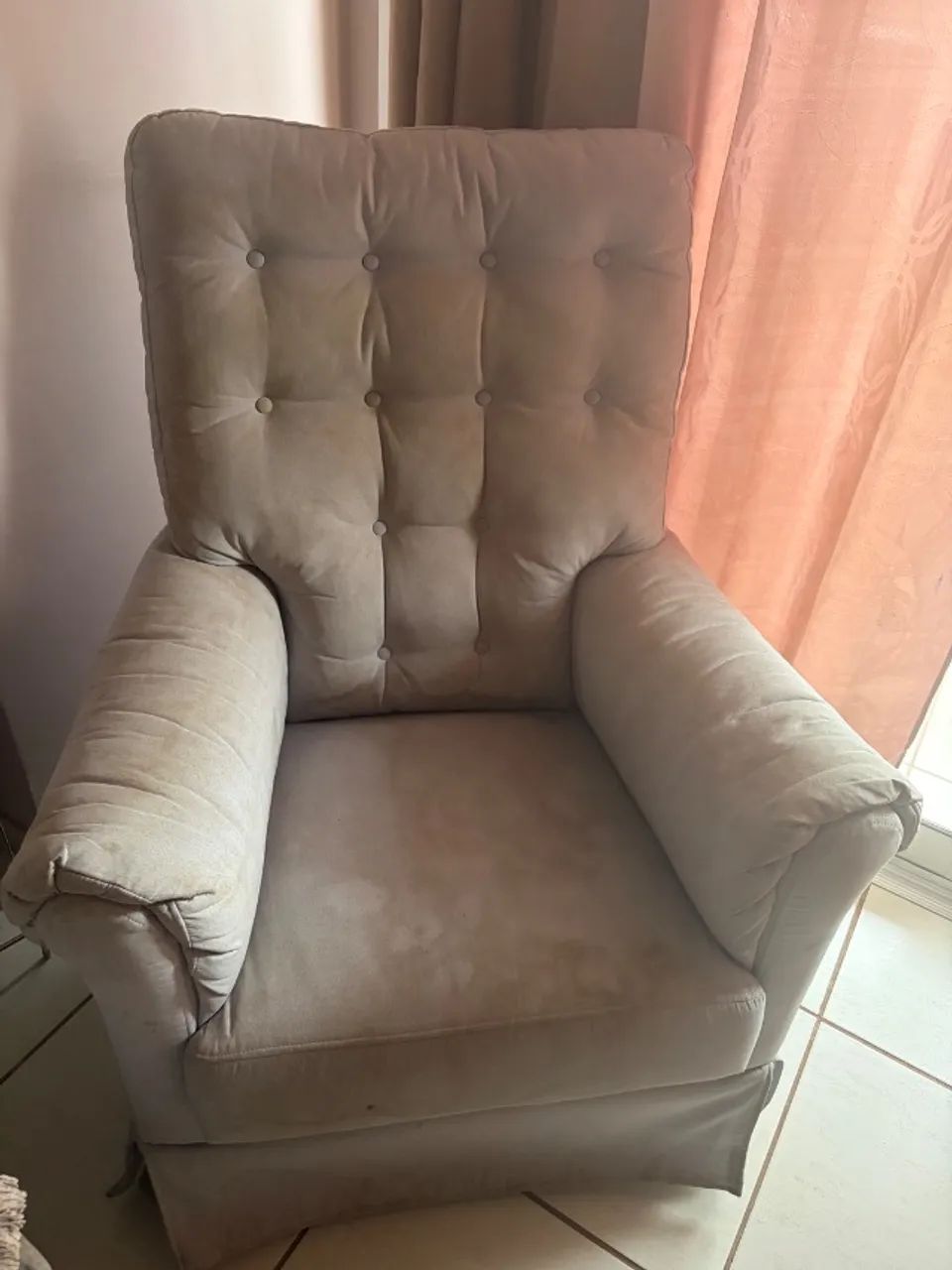 Cadeira de amamentação com puff  - Foto 3