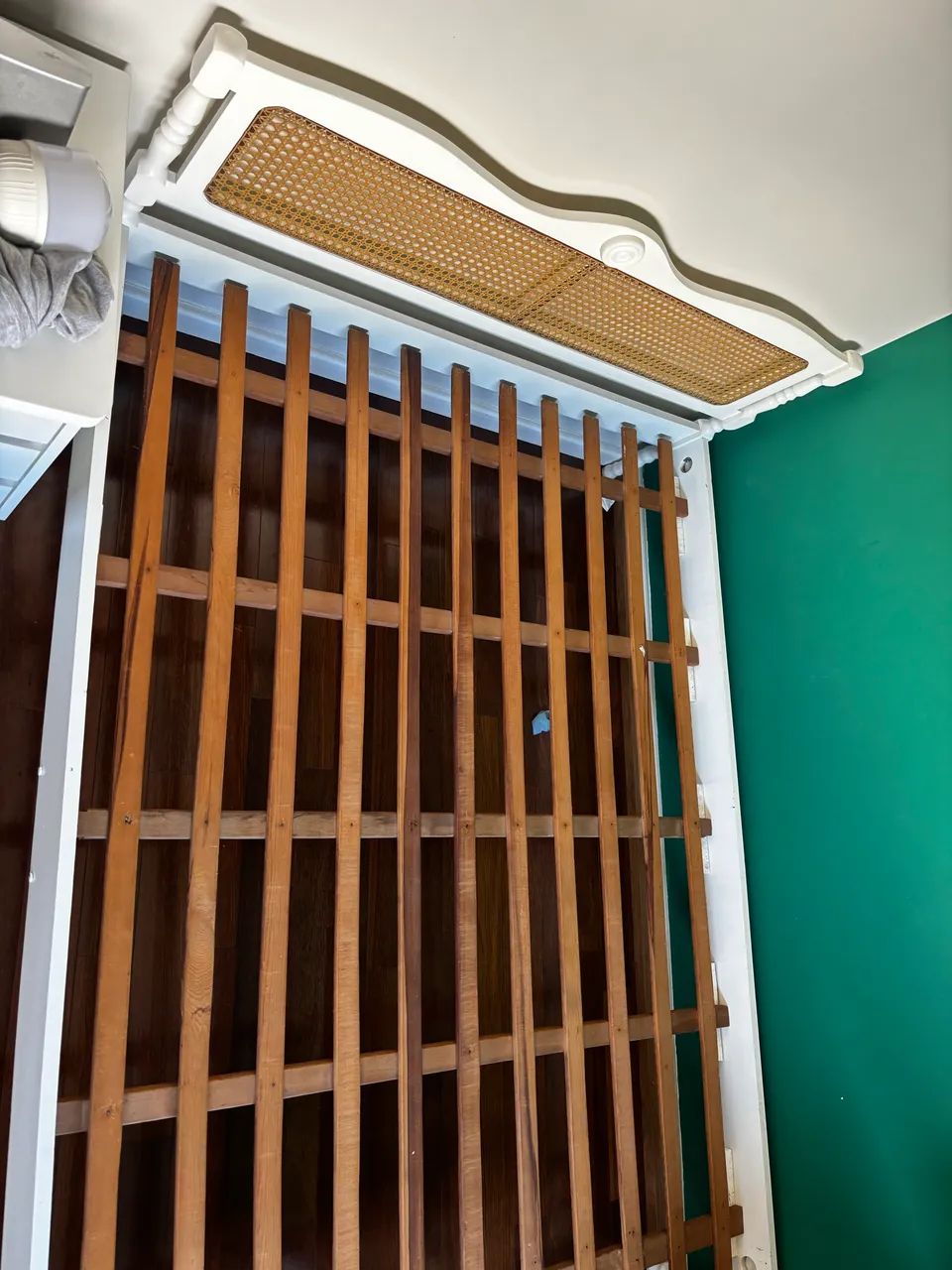 Cama de casal de madeira