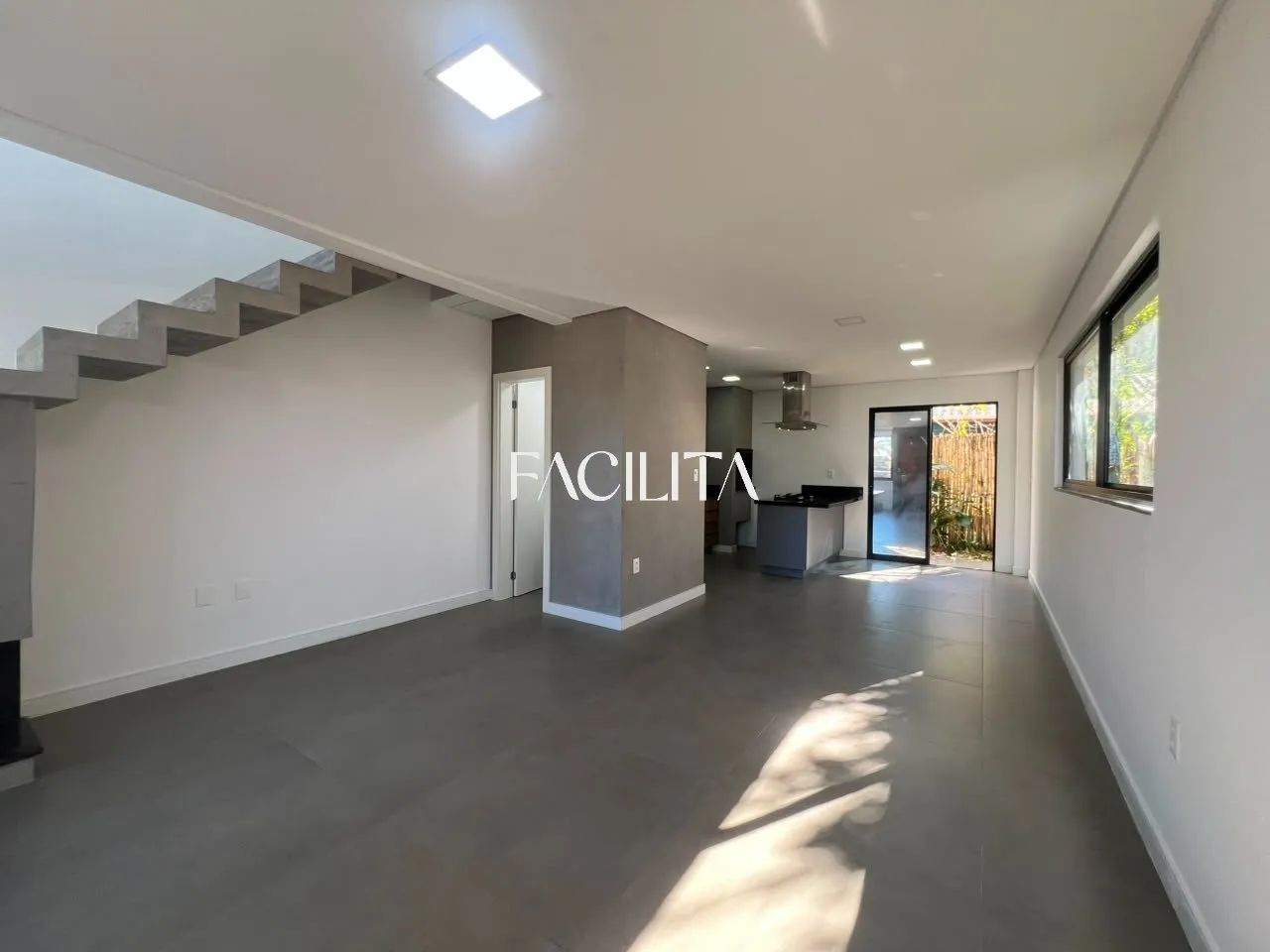 Casa com 2 suítes no bairro Rio Tavares, Florianópolis - Foto 4