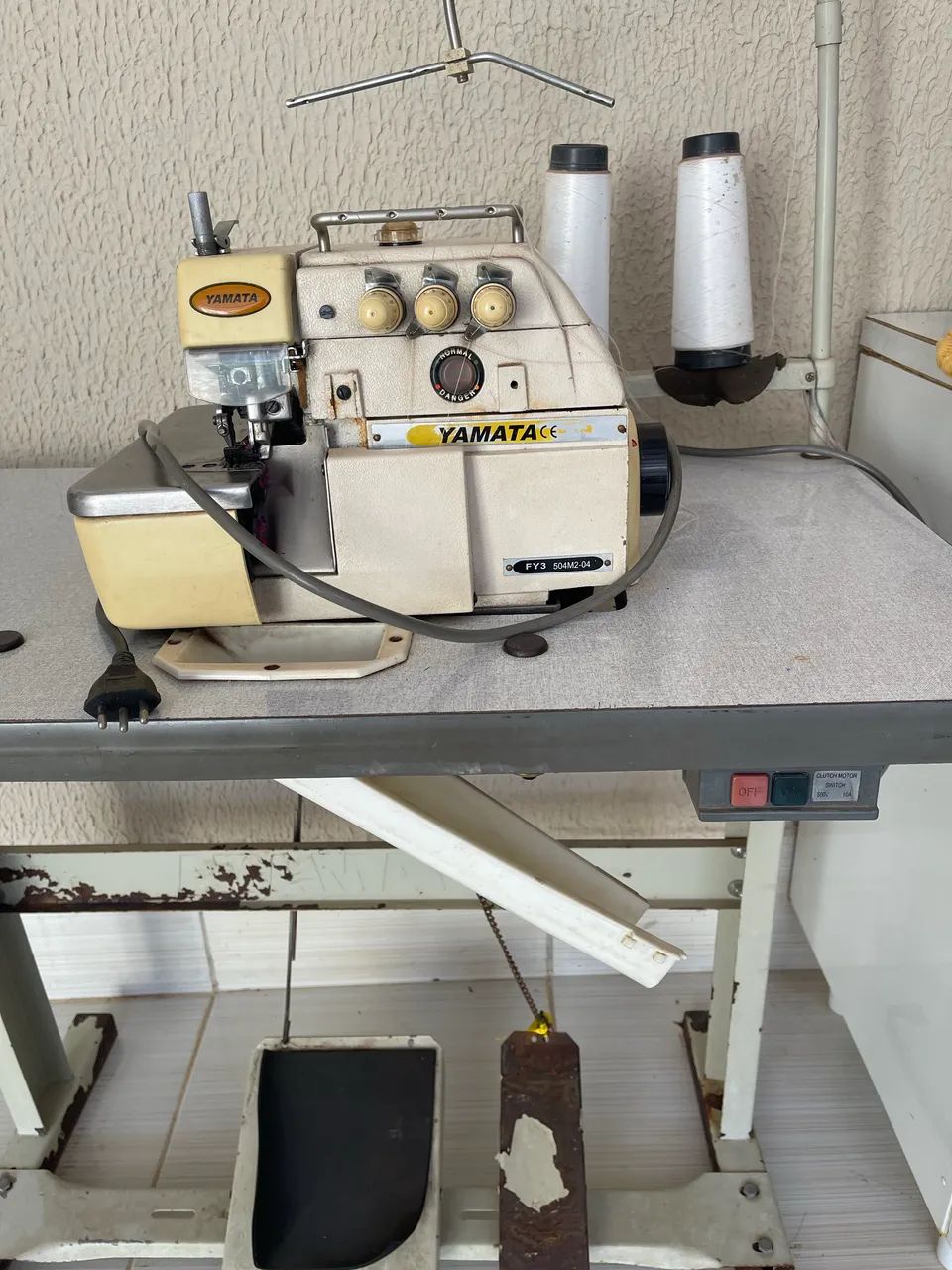 Máquina overloque yamata 