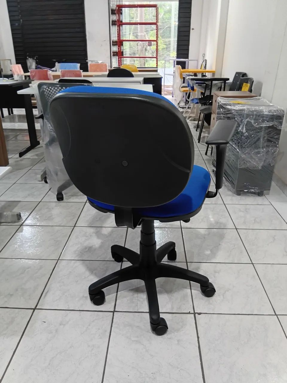 Cadeira giratória com braços  - Foto 3