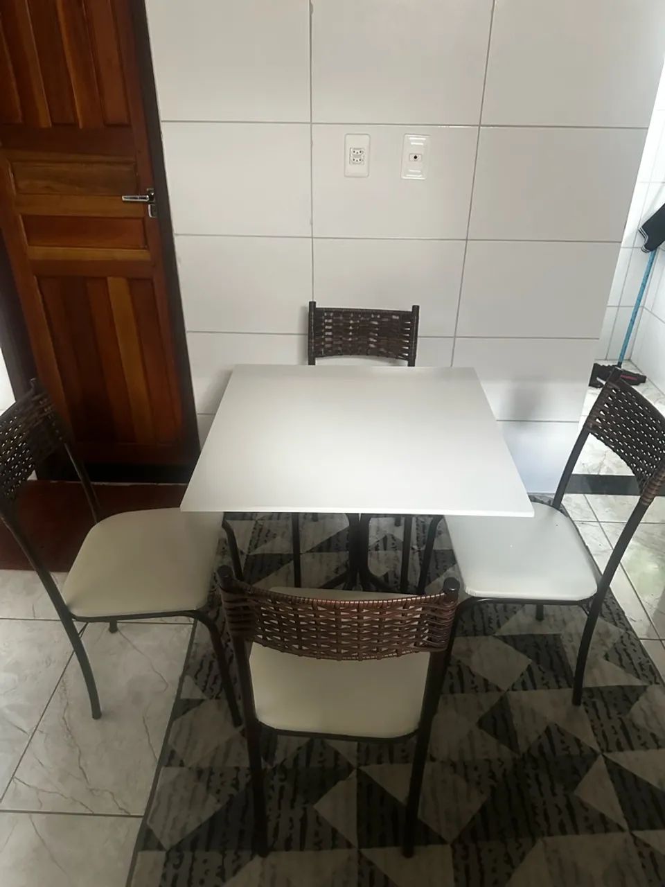 Mesa 4 cadeira  - Foto 2