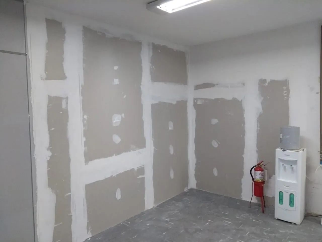 Faço serviços de teto e parede dry wall