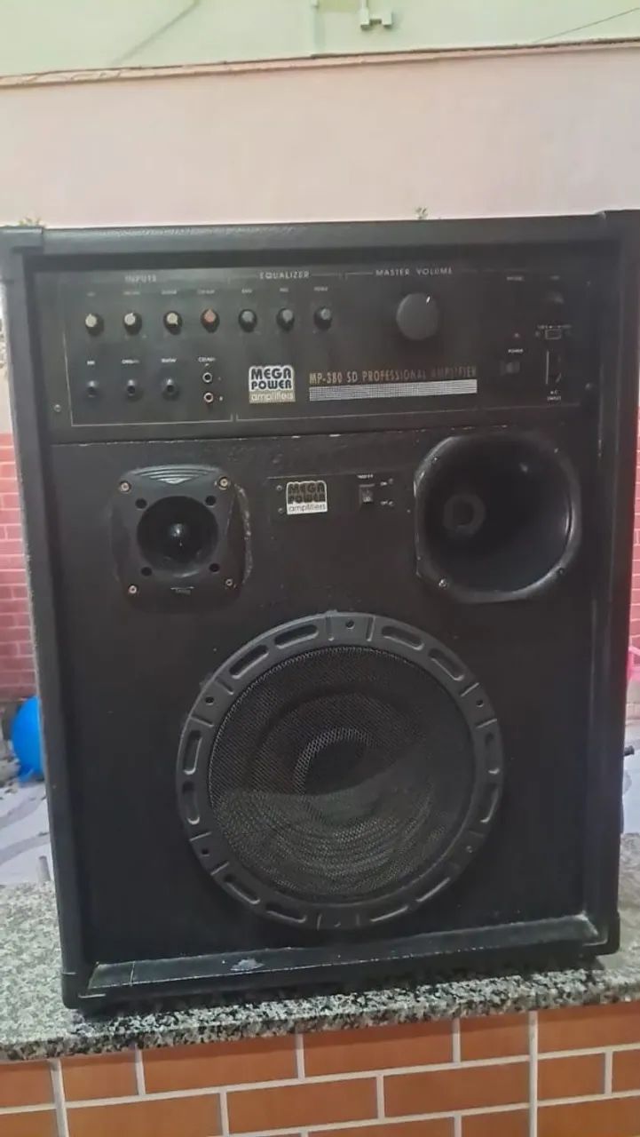 Caixa de som amplificada 