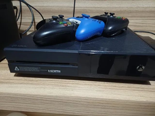 X Box One com 3 controles e 8 jogos - Foto 4