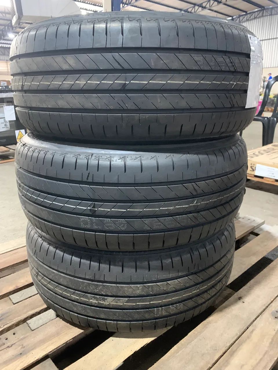 3 PNEUS BRIDGESTONE ALENZA 001 225/50R18 95V  - Foto 2