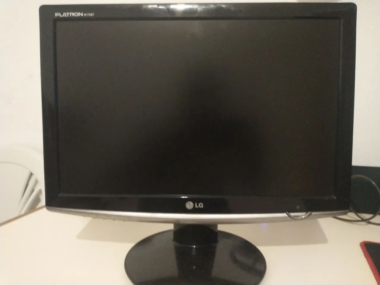 Monitor 19 polegadas e Mousepad rgb