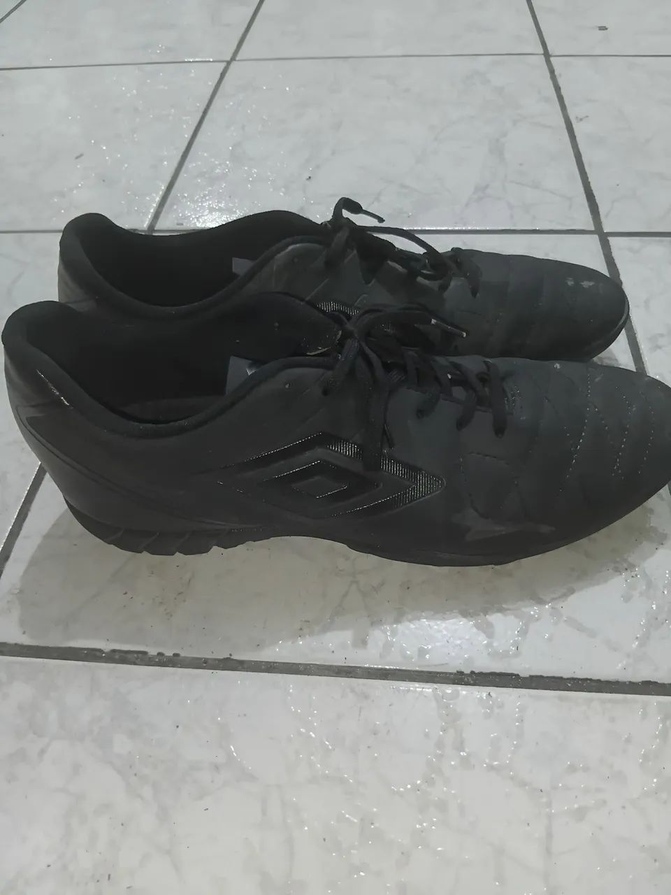 Chuteira umbro society TAM. 45, Poquissima marca de uso!!!