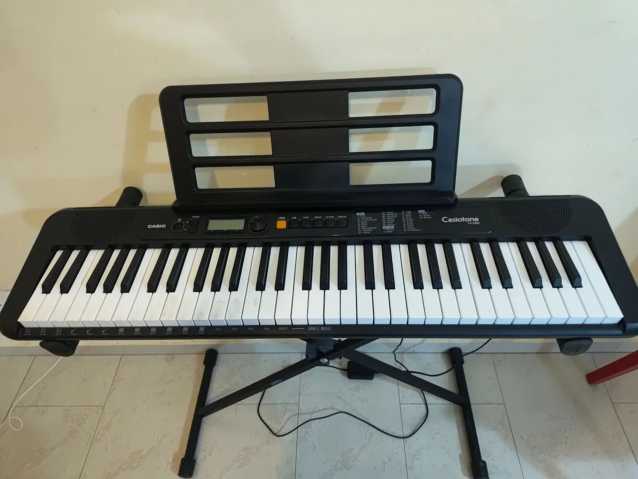 Teclado Casio CT S200 com suporte - Instrumentos musicais - Parque