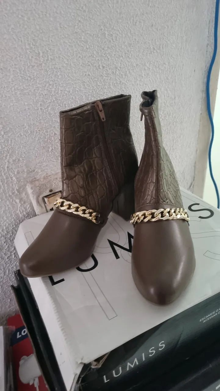 Vendo 1 bota ?  marrom número  36  novinha  - Foto 2