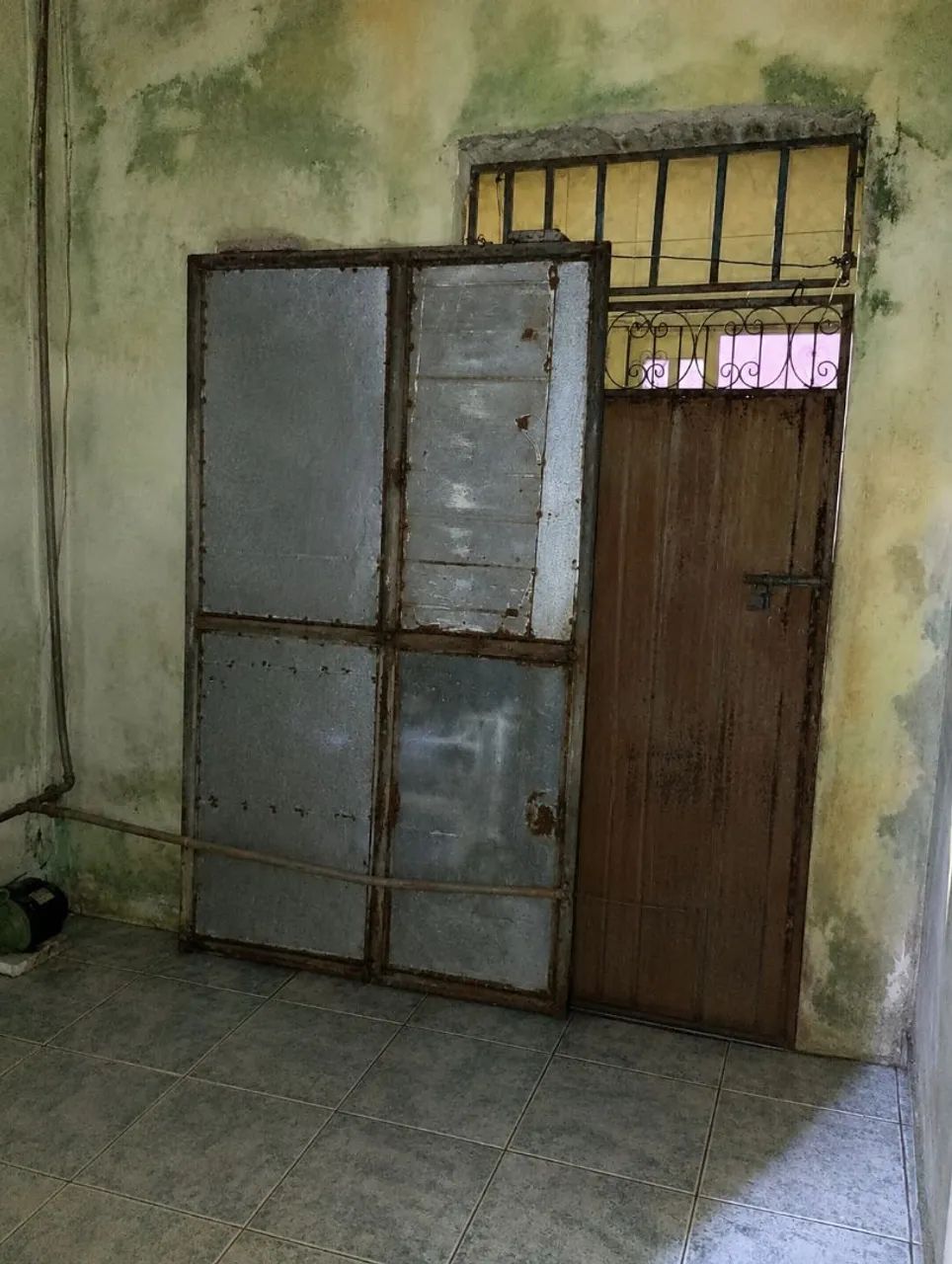 VENDO CASA DE 2 PAVIMENTOS - R$ 100.000 - Foto 5