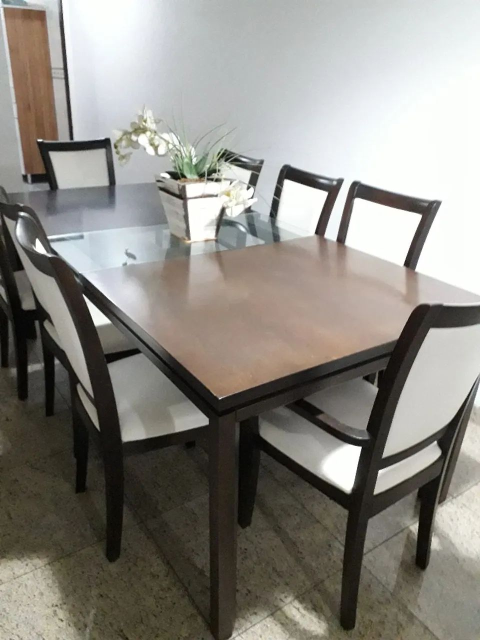 Mesa de jantar com 8 cadeiras 