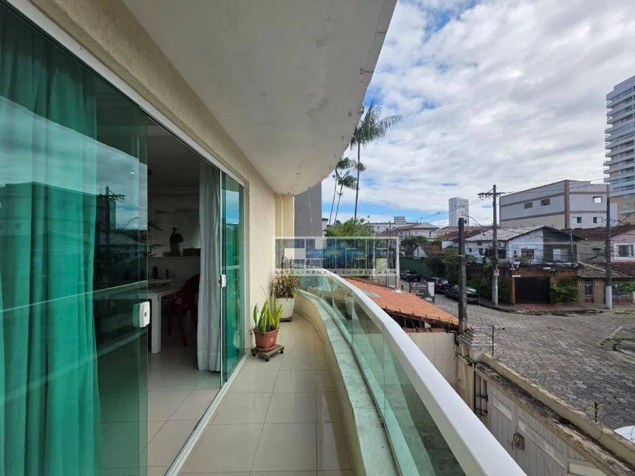 CASA TRIPLEX com 4 DORMITÓRIOS na VL VALENÇA