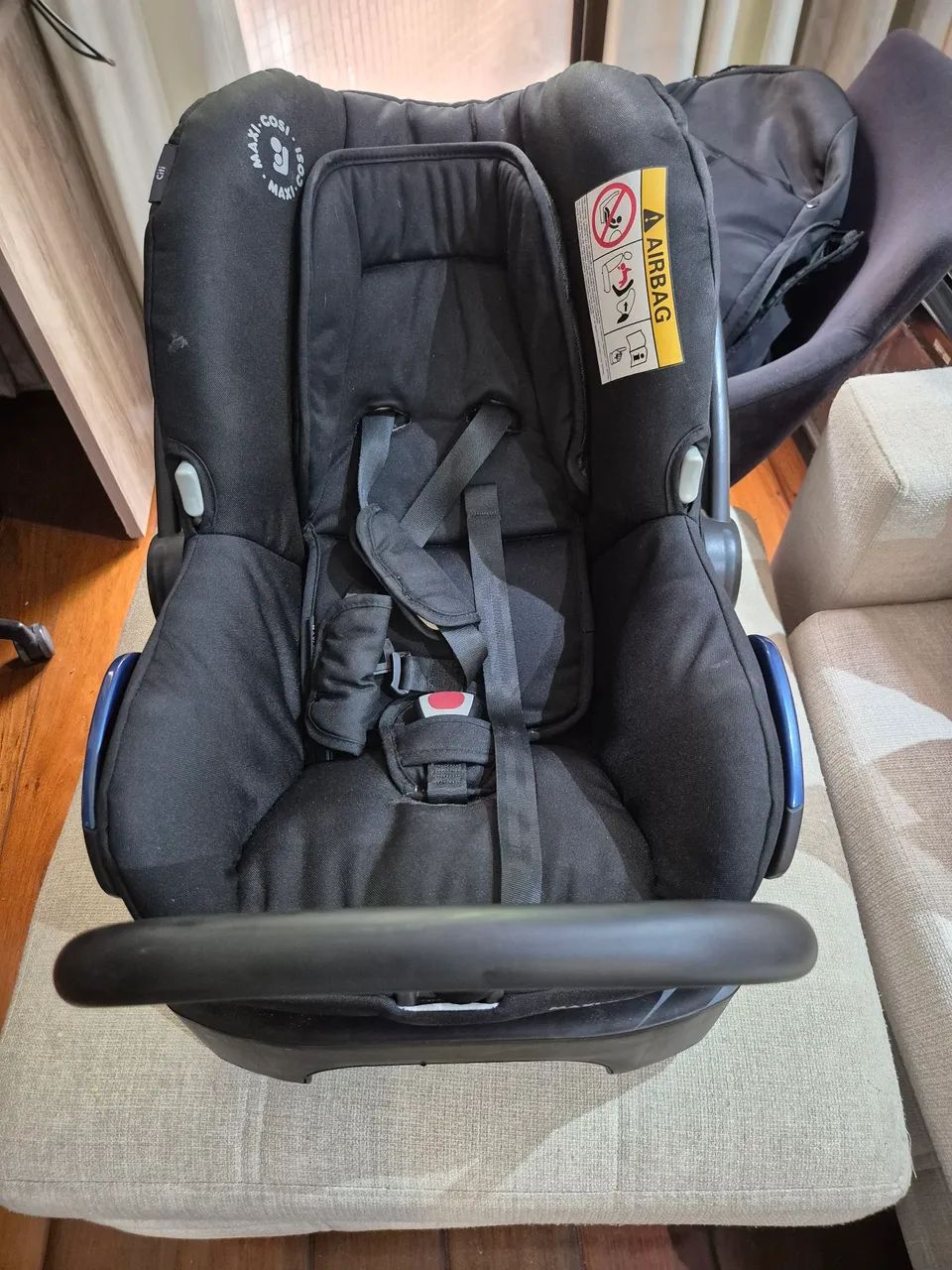 Bebê conforto Citi com Base Essential Black Máximo Cosi
