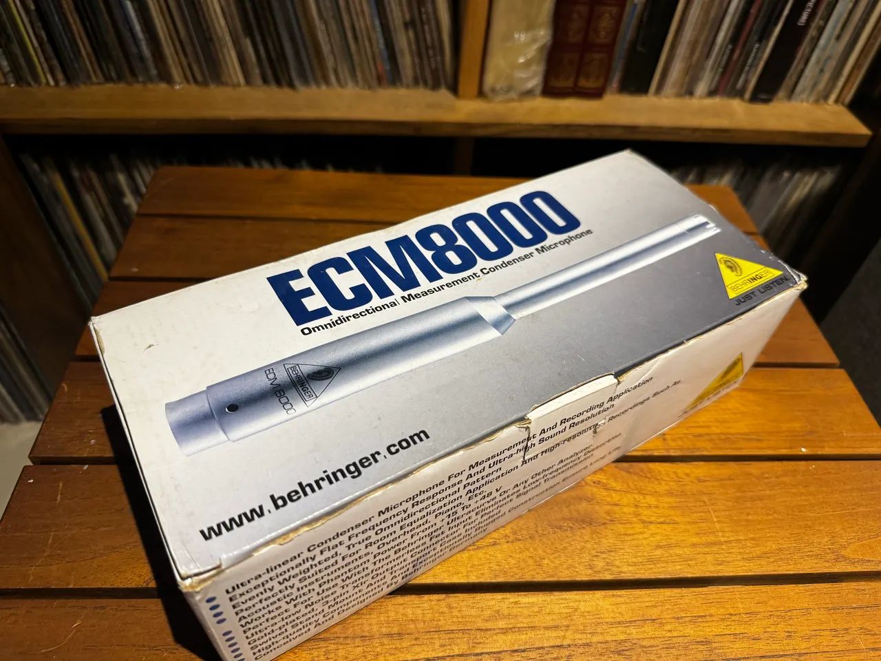 Microfone de Medição Behringer ECM8000 com Maleta e Caixa