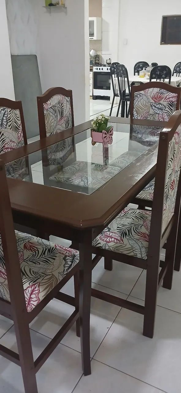 Mesa de Madeira com 6 Cadeiras  - Foto 4